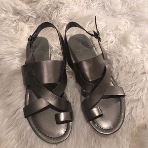 VERA WANG SANDALS